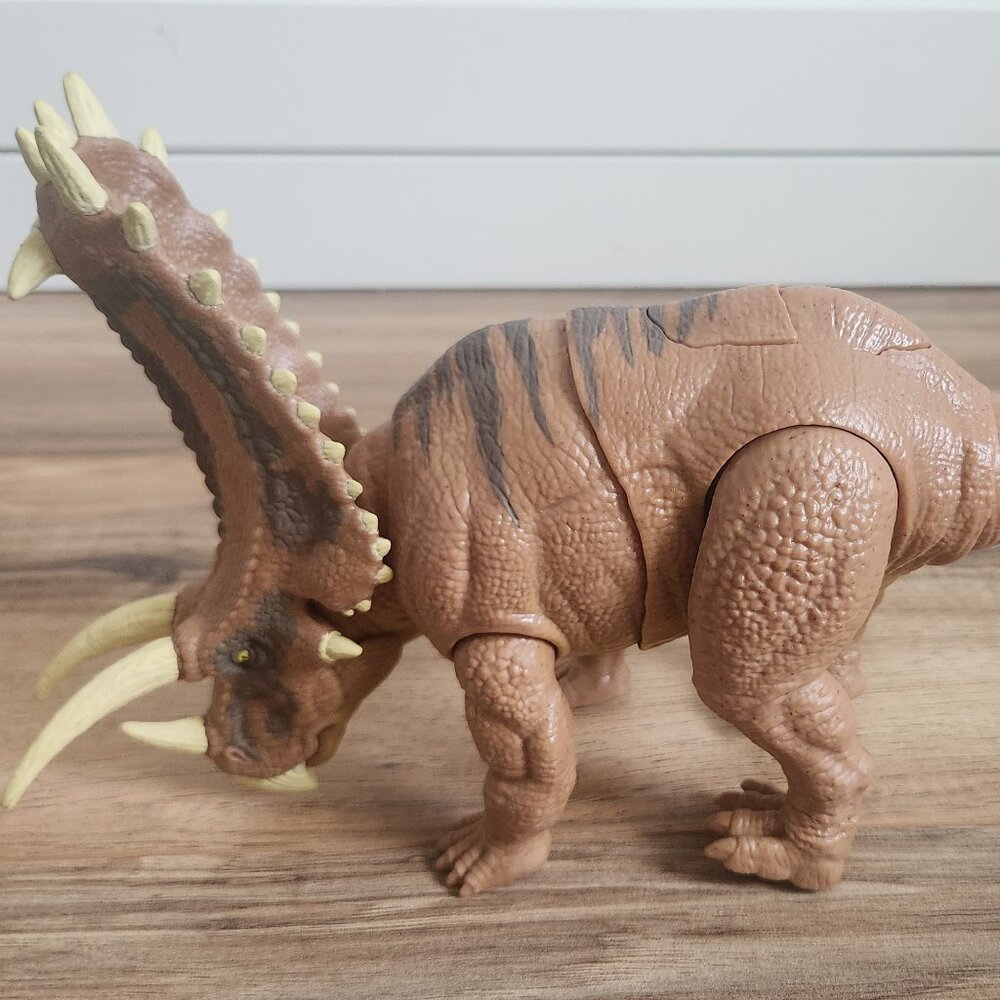 Jurassic World Mega Destroyers Dino Escape Pentaceratops Action Figure Dinosaur